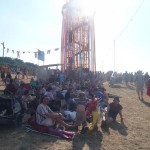 It is soooooo HOT in this picture! LOOK how many people are squashed into the shade of the ribbon tower!!!